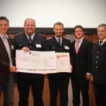Preis-Übergabe in Berlin mit Jan-Erik Hegemann (Feuerwehr-Magazin), Nicolai Gäding (Dräger) und Dr. h.c. Ralf Ackermann (Vizepräsidenten des Deutschen Feuerwehrverbandes)
